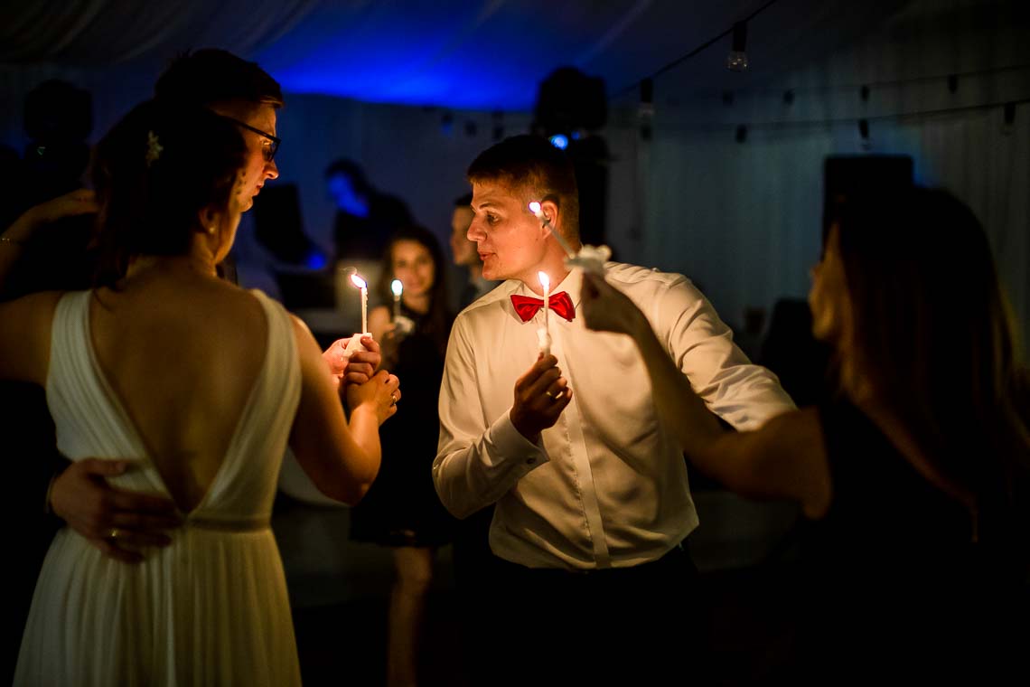 świetlisty taniec na weselu taniec ze świecami romantyczny taniec fotografia slubna wroclaw