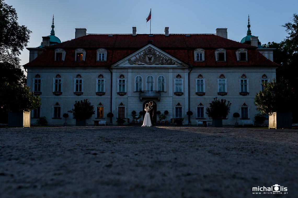 poślubna sesja plenerowa w ogrodach pałacu w nieborowie